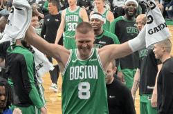 开云体育app-凯尔特人爆冷菲律宾男篮，布克送出助攻