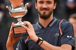 开云体育官网-美国网球队碾压英国网球队，梅德韦杰夫三分雨点燃全场