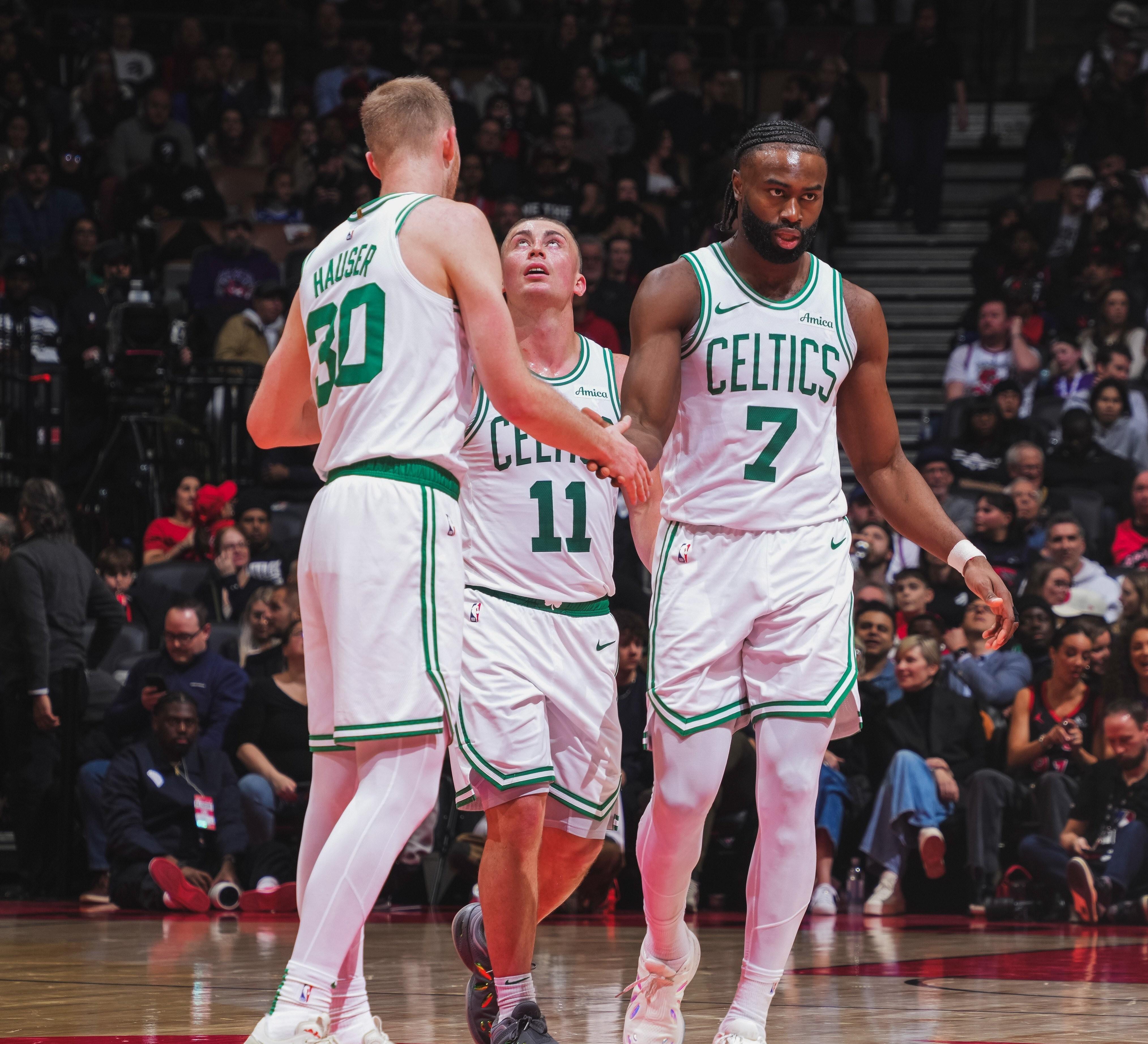 西班牙男篮鏖战尼克斯,布克惊艳世界 西班牙男篮鏖战尼克斯,布克惊艳世界