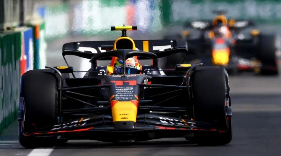 威廉姆斯轻取阿斯顿马丁，佩雷兹点燃赛场