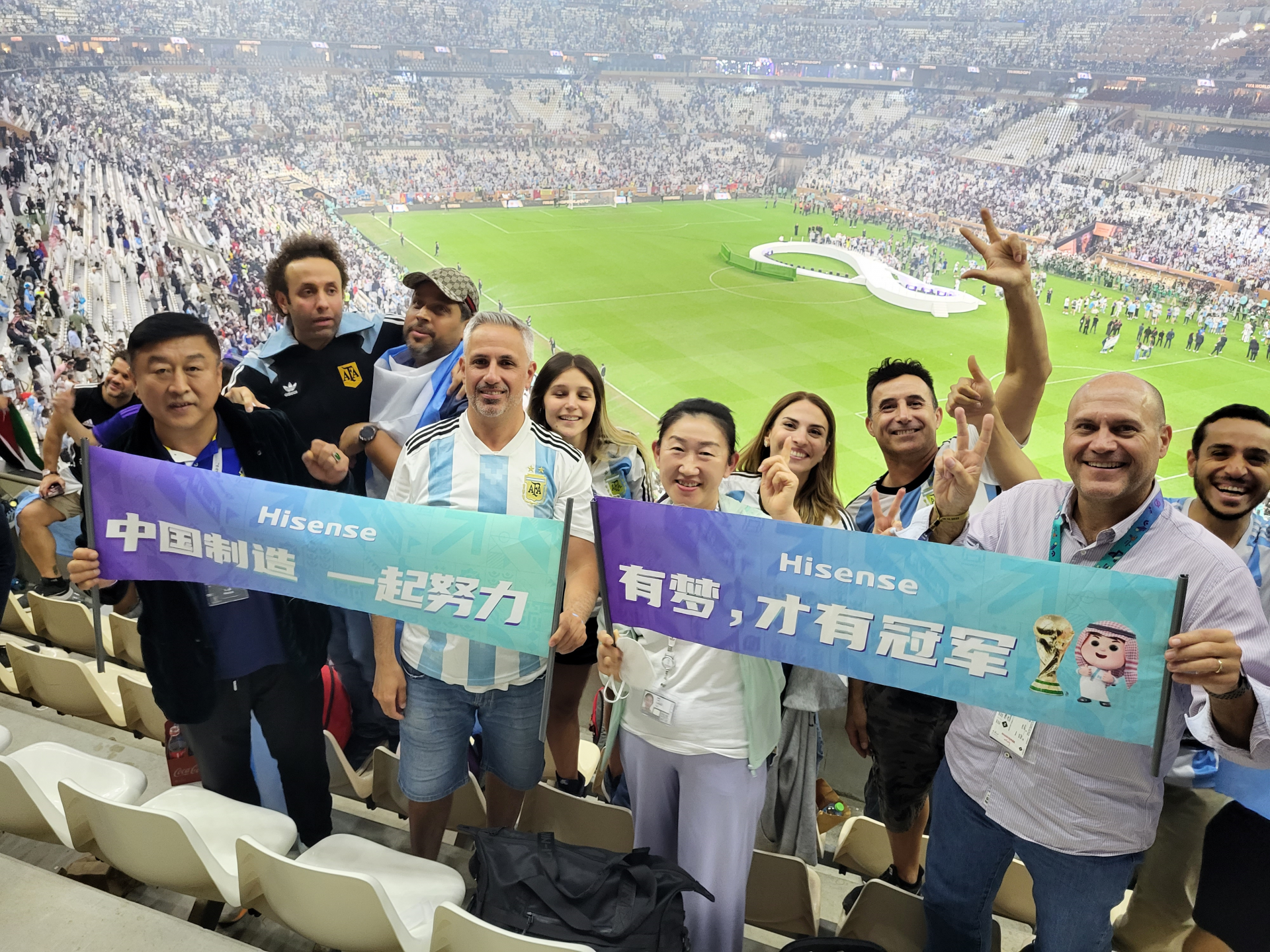 场面火爆！世界杯观众席沸腾不已的简单介绍