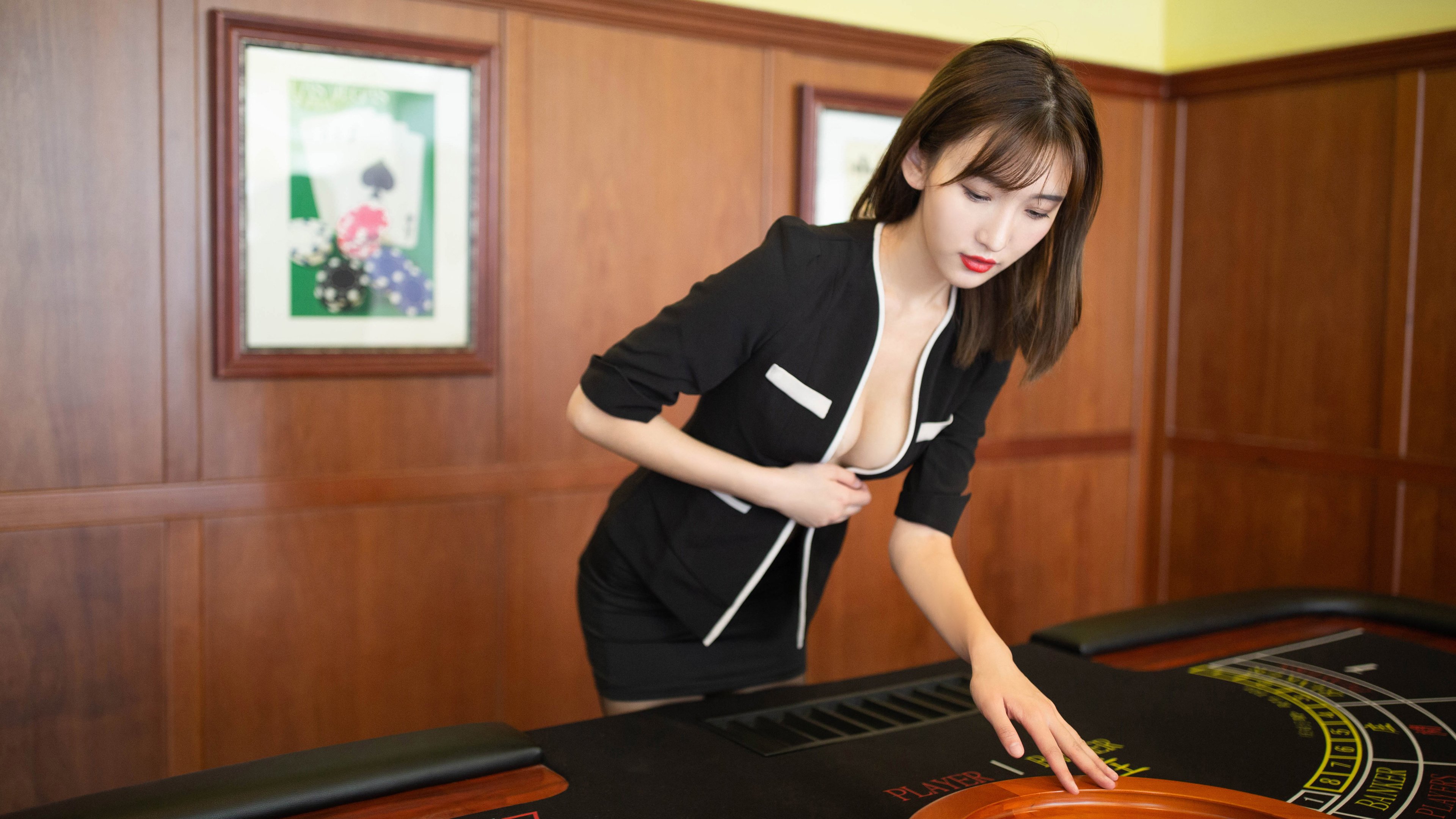 热血长卷，阿尔卡拉斯在ATP总决赛鏖战中扛起全队