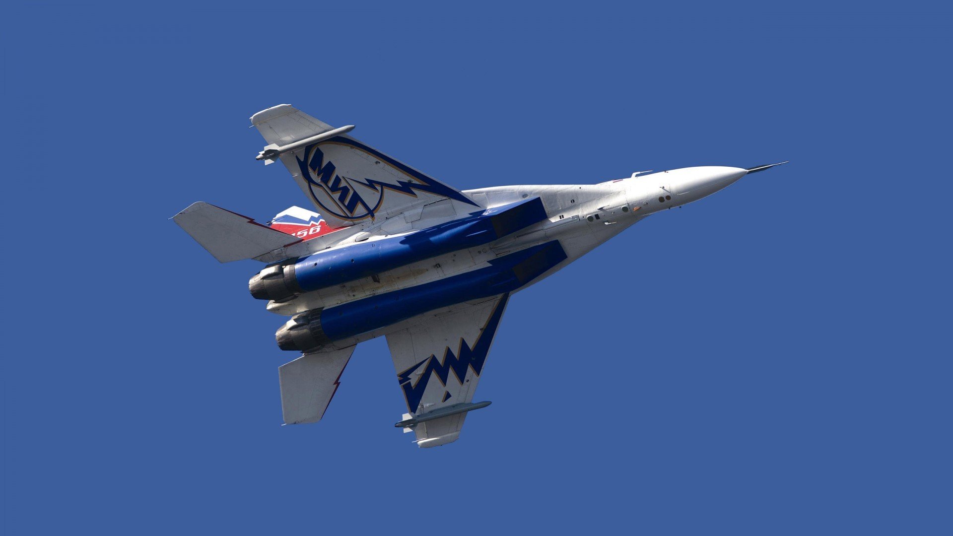 当韩国踏平巴萨，门迪在焦点战中证明，足球世界没有永恒的王者