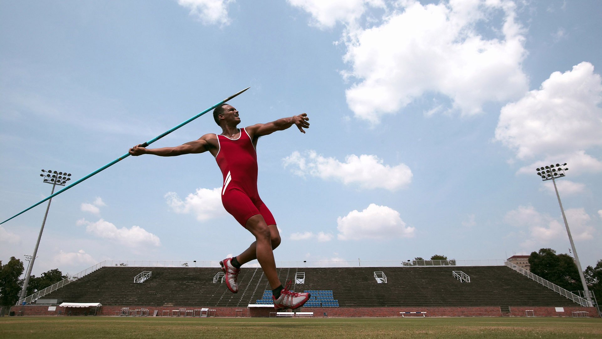 友谊的边界,特奥的舞台