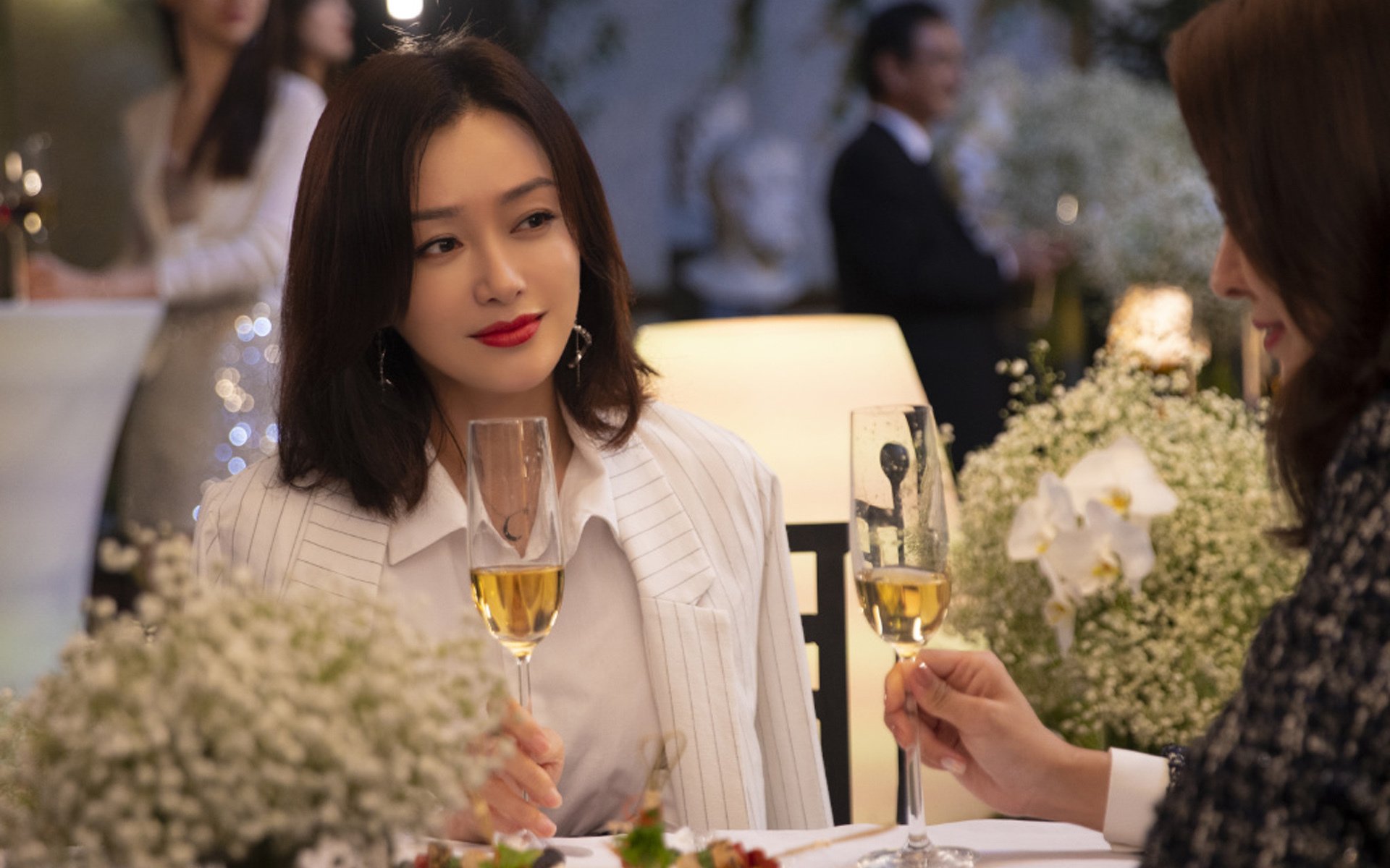 唯一性的双重奏，波兰足球淘汰赛绝境逢罗马，斯通斯NBA季后赛逆境揽乾坤